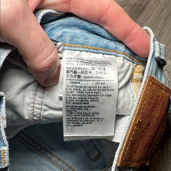 Levi's 501 Cut Off Distressed Denim Shorts - 23 - Picture 5 of 6